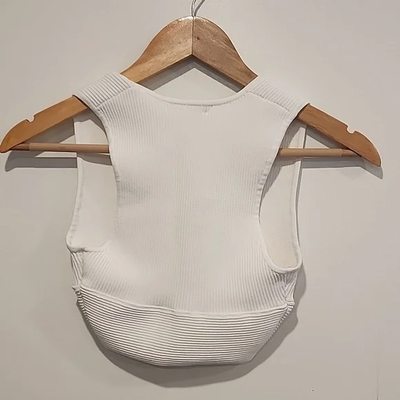 P.18 Aritzia Babaton Knit White V Neck Tank size 2XS - Picture 4 of 4